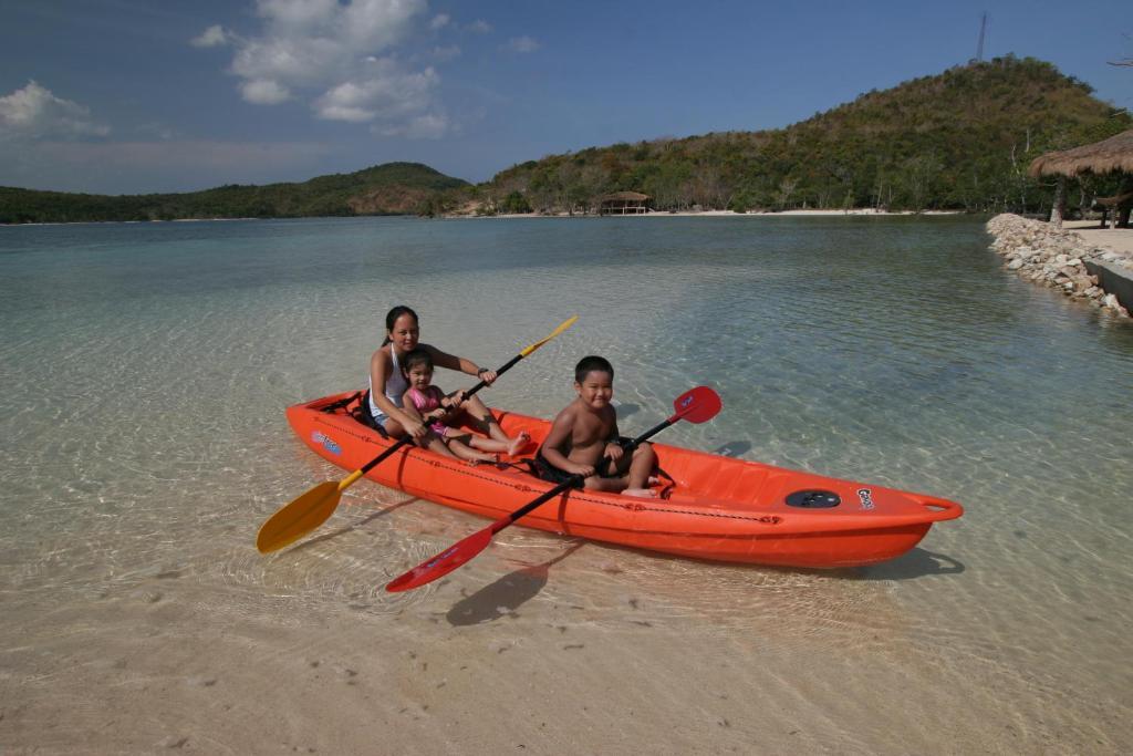 בוסואנגה Coral Bay Beach And Dive Resort מראה חיצוני תמונה